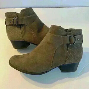 Unisa Women’s Ankle Boot Size 7.5 Taupe Side Zip Buckle Accent.